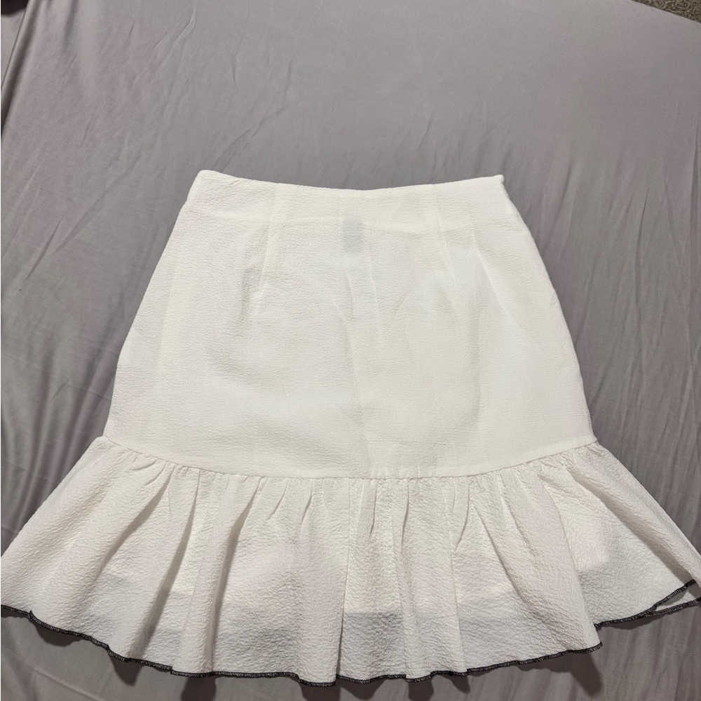 Elegant White Ruffle Set - Picture 5 of 6